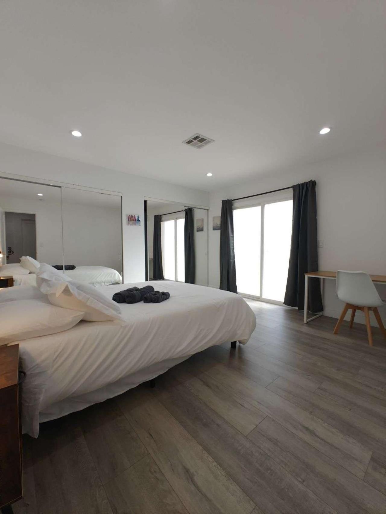 The Strip Is Just Around The Corner! Newly Renovated Luxury Modern Minimalist Villa With Large Pool! Las Vegas Zewnętrze zdjęcie